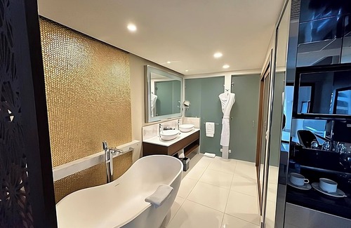 San Jose del Cabo Resort | LUXURY 3BD/4BA Ocean Front Penthouse with Private Hot Tub! Villa La Valencia