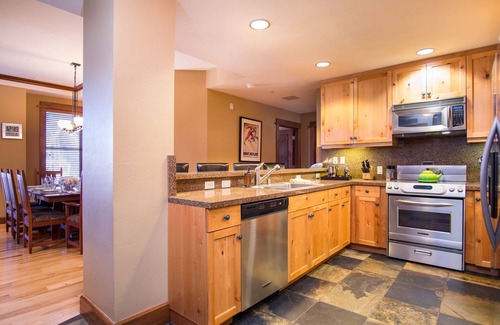 Truckee Condo | Luxury 3BD Village at Northstar Residence - Close to Pool & Hot Tub!