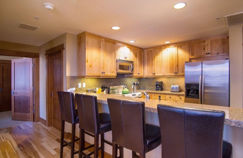 Truckee Condo | Luxury 3BD Village at Northstar Residence - Close to Pool & Hot Tub!