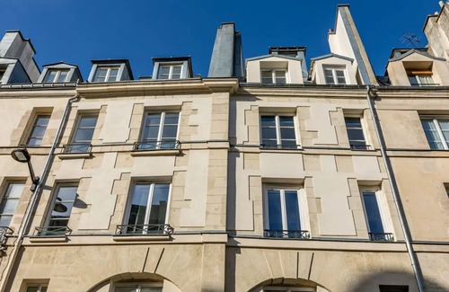 Quartier de la Roquette Apartment | Luxury 3br/2ba with aircon in Bastille