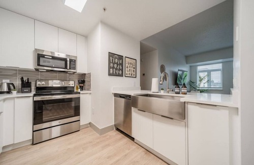 Third Ward Apartment | Luxury 3BR 3 King Beds Walk to Stadiums