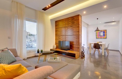 Ta' Xbiex Apartment | Luxury 3BR Apartment with Marina Views