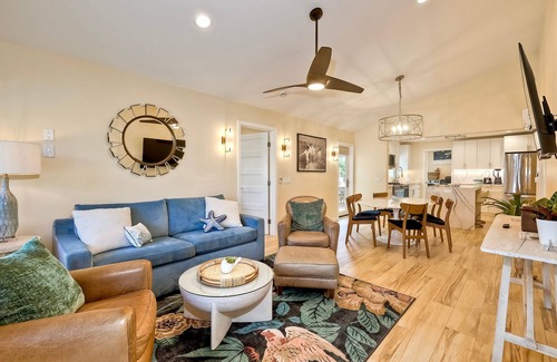 Townsite Condo | Luxury 3BR Oceanside Condo | A/C, Walk to Beach & Pier, Private Patio, WFH Ready