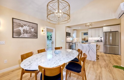 Townsite Condo | Luxury 3BR Oceanside Condo | A/C, Walk to Beach & Pier, Private Patio, WFH Ready