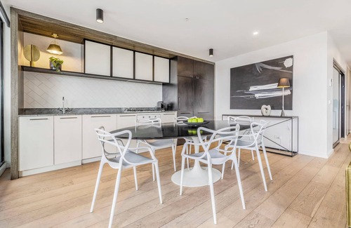 Abbotsford Condo | Luxury 3BR Riverside Sub-Penthouse w Huge Balcony