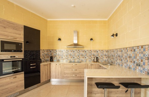 Xaghra House | ☆ Luxury 3BR Traditional House w/Pool, Cinema & Hot Tub ☆
