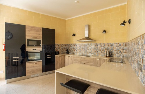 Xaghra House | ☆ Luxury 3BR Traditional House w/Pool, Cinema & Hot Tub ☆