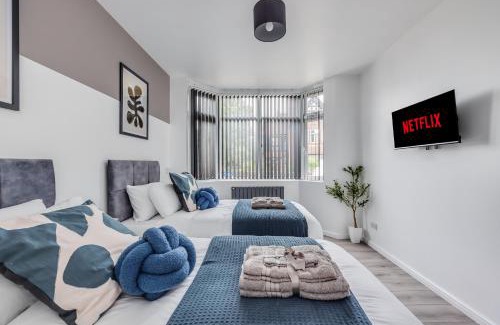 Coventry House | Luxury 4-Bed Home in Coventry City Centre - Sleeps 10 - Ideal for Corporate and Contractors