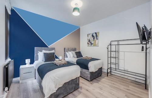 Coventry House | Luxury 4-Bed Home in Coventry City Centre - Sleeps 10 - Ideal for Corporate and Contractors