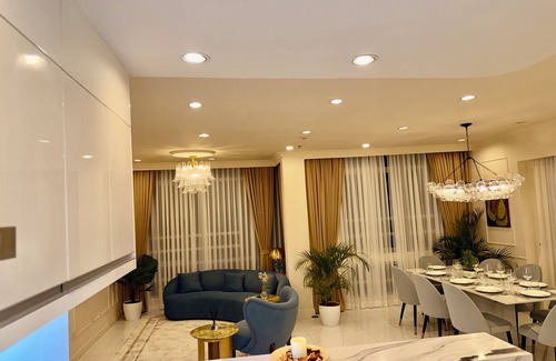 Bonifacio Global City Condo | Luxury 4-Bed Penthouse in Central BGC close to St.Lukes and One High Street
