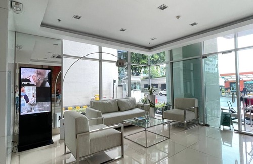 Bonifacio Global City Condo | Luxury 4-Bed Penthouse in Central BGC close to St.Lukes and One High Street