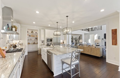 Vanderhorst Plantation House | Luxury 4 Bed with NEW POOL! Hot Tub! Right beside Allee of Oaks!