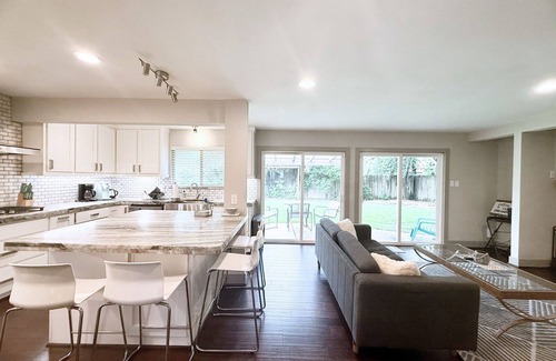 Willow Meadows/Willowbend Area House | Luxury 4 Bedroom 3 bath Private Home near MDA, TMC and NRG