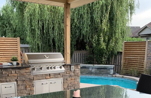 Niagara Falls House | Luxury 4 Bedroom in Niagara Falls