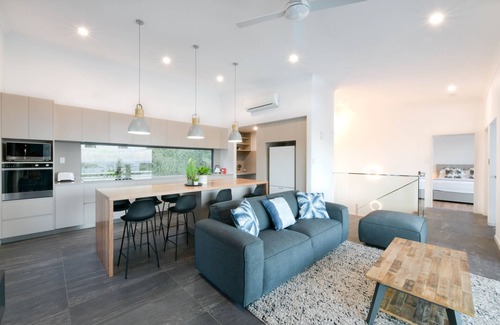 Airlie Beach House | Luxury 4 bedroom holiday home with panoramic views in Airlie Beach