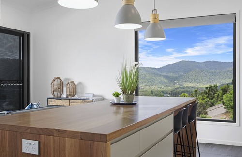 Airlie Beach House | Luxury 4 bedroom holiday home with panoramic views in Airlie Beach