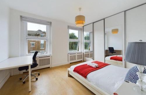 Elephant and Castle Apartment | Luxury 4-Bedroom Modern Flat in Central London Steps from Station, Sleeps 9 in Style!