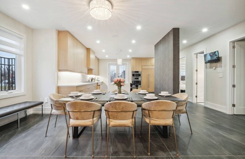 North York House | Luxury 4 Bedroom Retreat Steps to Yorkdale Mall