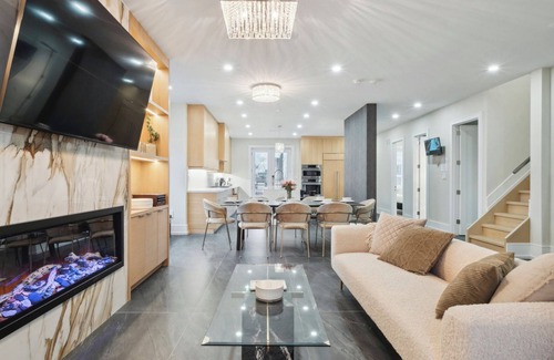 North York House | Luxury 4 Bedroom Retreat Steps to Yorkdale Mall