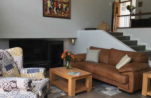 Stellenbosch Villa | Luxury 4 Bedroom Villa With Private Pool And Garden In Stellenbosch
