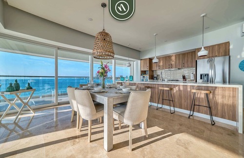Las Glorias Apartment | Luxury 4 BR Condo Right Next to the Beach - Pools