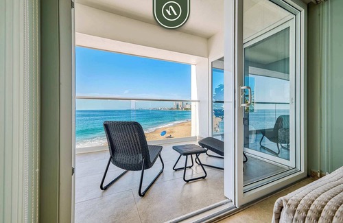 Las Glorias Apartment | Luxury 4 BR Condo Right Next to the Beach - Pools