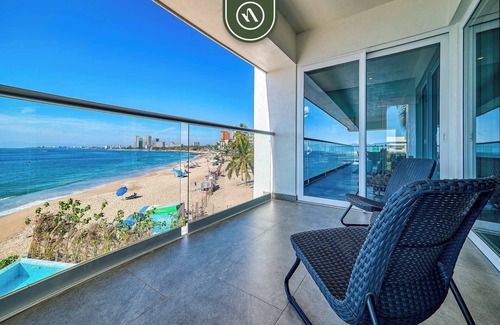 Las Glorias Apartment | Luxury 4 BR Condo Right Next to the Beach - Pools