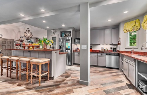 Asheville House | Luxury 4 King Bdrm, 4.5 Bth, Pavilion; Fire Place, TV, Waterfall, Fire Pit