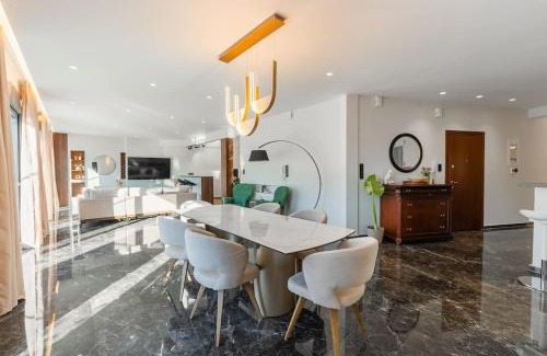 Koukaki Apartment | Luxury 4Bdrm Penthouse with Jacuzzi near Acropolis