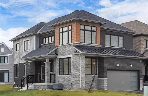 Thorold House | Luxury 4BR Family Retreat in Thorold, Just 10 Mins from Niagara Falls & Wineries Free Parking