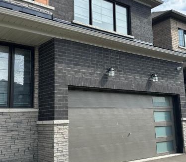 Thorold House | Luxury 4BR Family Retreat in Thorold, Just 10 Mins from Niagara Falls & Wineries Free Parking