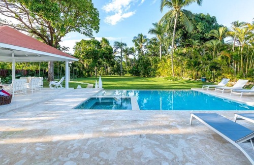 Casa de Campo Villa | Luxury 5 bdrm steps from beach with pool, jacuzzi!