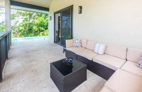 Antoneys Cay Villa | luxury 5 Bdrms-5 Bthms villa with private pool in west end