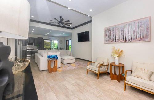 Antoneys Cay Villa | luxury 5 Bdrms-5 Bthms villa with private pool in west end