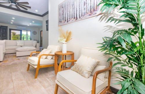 Antoneys Cay Villa | luxury 5 Bdrms-5 Bthms villa with private pool in west end