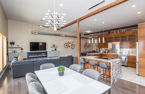 East Side Pioneers Condo | Luxury 5 Bedroom 3.5 bath Downtown Condo