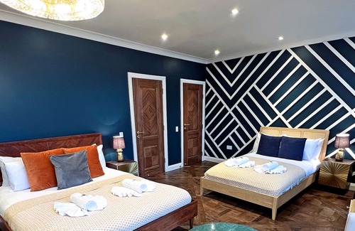 Birmingham City Centre House | Luxury 5-Bedroom Townhouse in Jewellery Quarter, Birmingham City Centre - 7 Separate Beds, 3 Baths