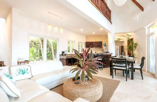 Chunhuhub Villa | Luxury 5-BR Beachfront Home in Tulum Casa Sofia