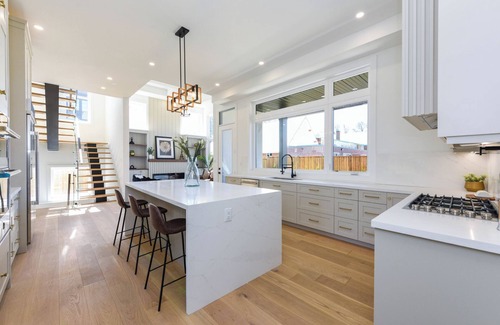 Burlington House | Luxury 5 BR, Gym, Sauna, Thtr, OD FP & Ktcn, Lake