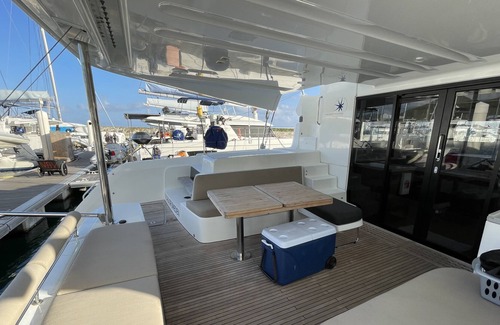 Hannah Boat Rental | Luxury 50 ft Yacht! Wake up on a different island every morning