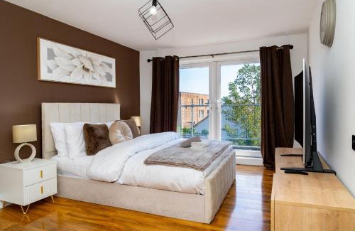 Liberton Villa | Luxury 5BD, Gym, Parking, Bus to Airport, Sleeps10