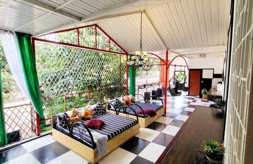Eastwood Park House | Luxury 5BR In Central Halfway Tree @Kingston Manor