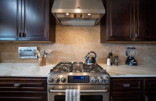 Monte De Paz House | Luxury 5BR in Scottsdale: Pickleball, Pool & Golf!