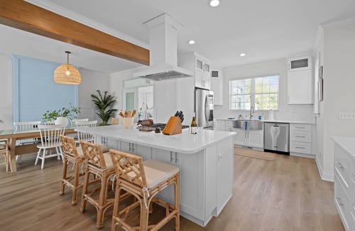 Wilmington House | Luxury 5BR Sleeps 14 Pool Hot Tub 2mi to Beach