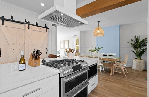 Wilmington House | Luxury 5BR Sleeps 14 Pool Hot Tub 2mi to Beach