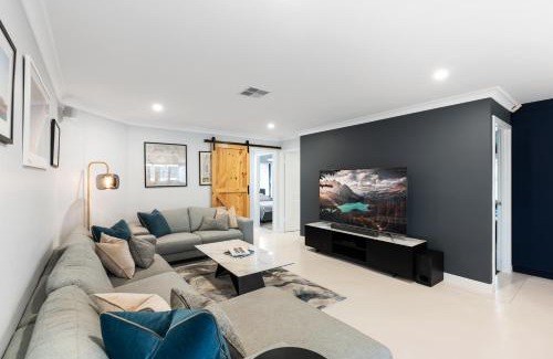 Kinross Villa | Luxury 5br villa with pool