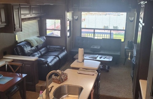 Oak Hill House | LUXURY 5TH WHEEL WITH FULL DECK directly on the water