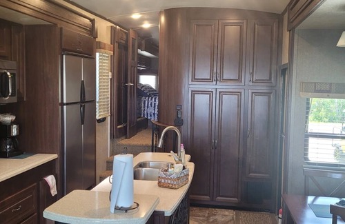 Oak Hill House | LUXURY 5TH WHEEL WITH FULL DECK directly on the water