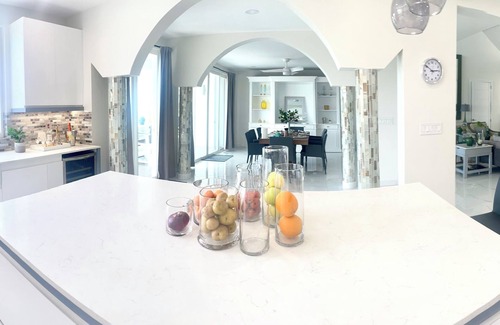 Kew Town Settlement Villa | Luxury 6-bedroom villa in amazing view 6 min walking to the beach.