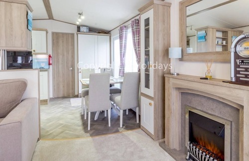 Hopton House | Luxury 6 berth caravan for hire at Broadlands Sands Holiday Park ref 20340BS